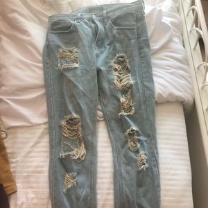 Brandy Melville Ripped Boyfriend Jeans Size Small